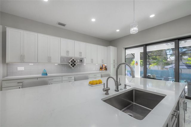 1910 W NORTH B STREET, Tampa, FL 33606