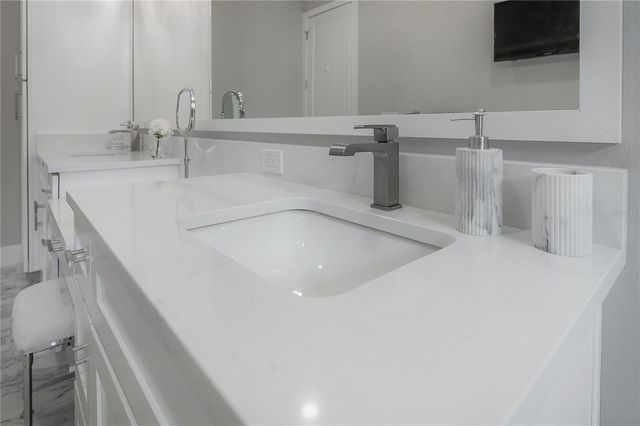 1910 W NORTH B STREET, Tampa, FL 33606