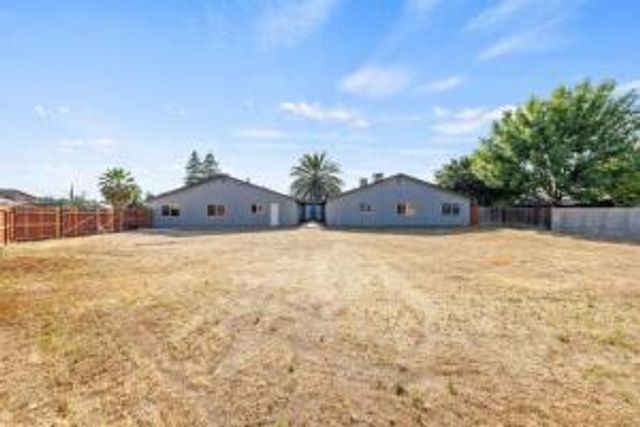 388 Crestwood Avenue, Woodlake, CA 93286