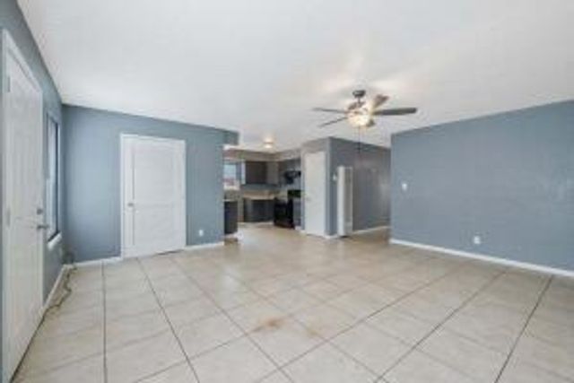 388 Crestwood Avenue, Woodlake, CA 93286