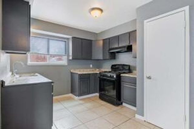 388 Crestwood Avenue, Woodlake, CA 93286