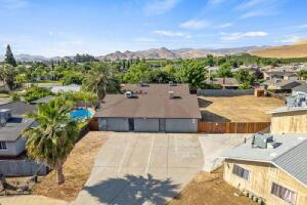 388 Crestwood Avenue, Woodlake, CA 93286