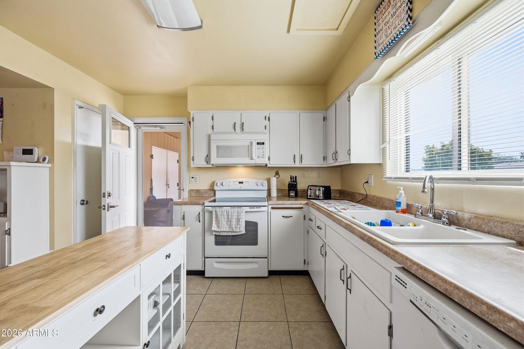 10306 W AUDREY Drive, Sun City, AZ 85351 — photo 2