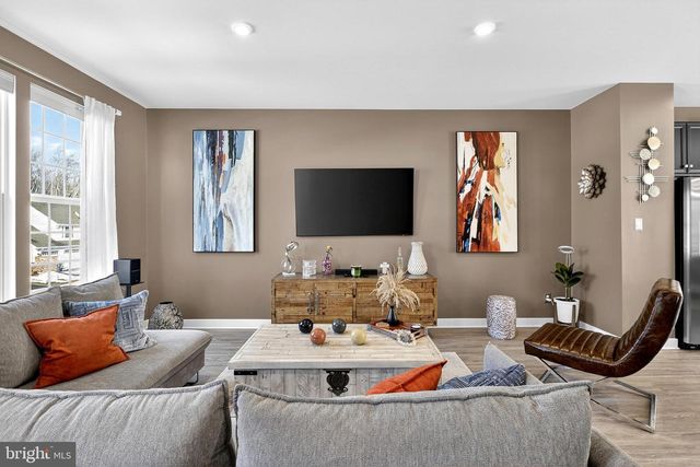 2047 RIVERS DR, Newark, DE 19702