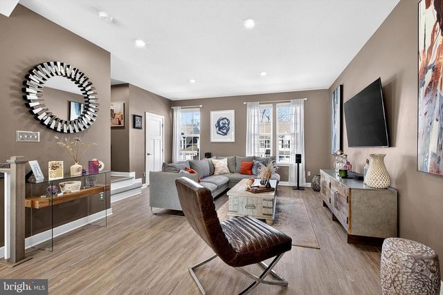 2047 RIVERS DR, Newark, DE 19702