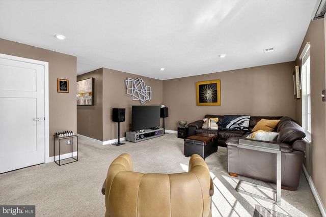 2047 RIVERS DR, Newark, DE 19702