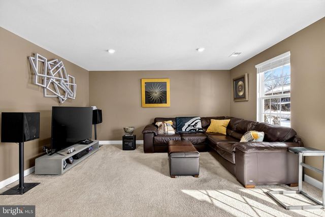 2047 RIVERS DR, Newark, DE 19702