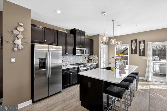 2047 RIVERS DR, Newark, DE 19702