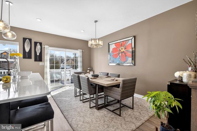 2047 RIVERS DR, Newark, DE 19702