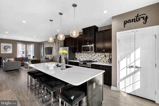 2047 RIVERS DR, Newark, DE 19702