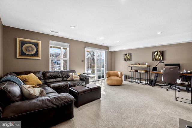 2047 RIVERS DR, Newark, DE 19702