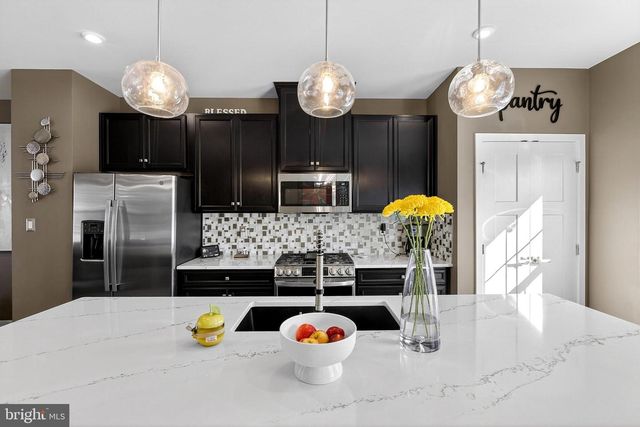 2047 RIVERS DR, Newark, DE 19702