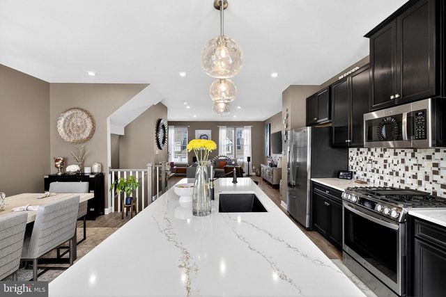 2047 RIVERS DR, Newark, DE 19702