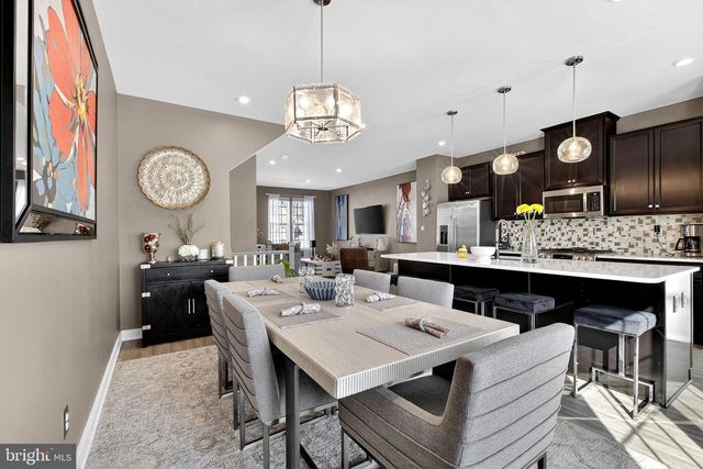 2047 RIVERS DR, Newark, DE 19702