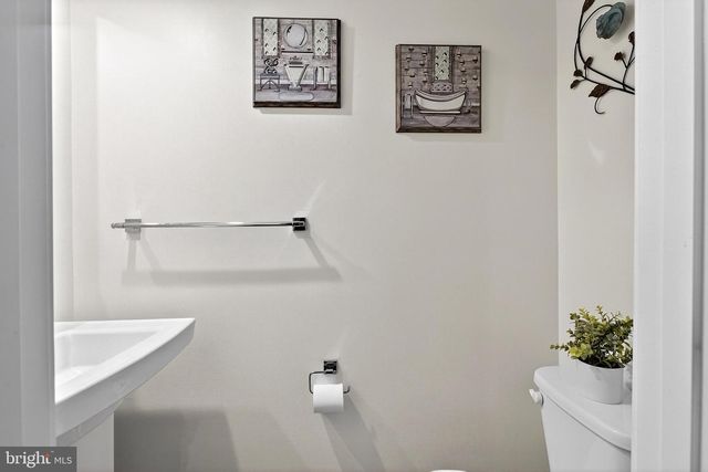 2047 RIVERS DR, Newark, DE 19702