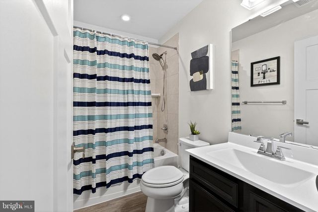 2047 RIVERS DR, Newark, DE 19702