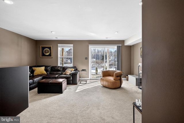 2047 RIVERS DR, Newark, DE 19702