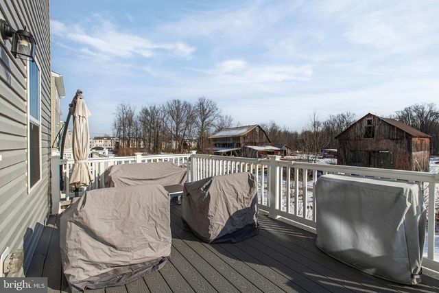 2047 RIVERS DR, Newark, DE 19702