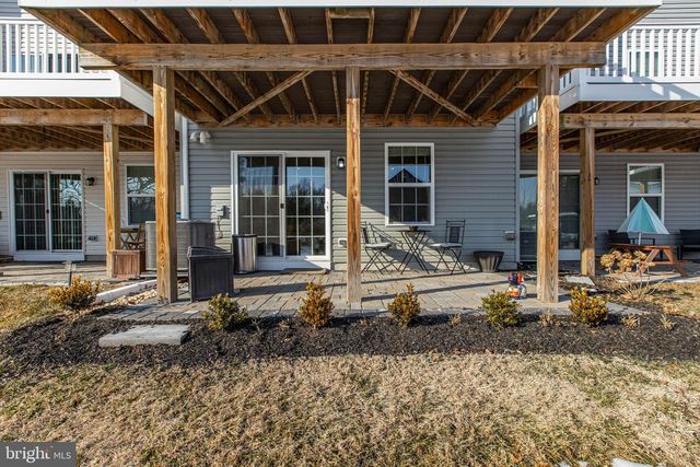 2047 RIVERS DR, Newark, DE 19702