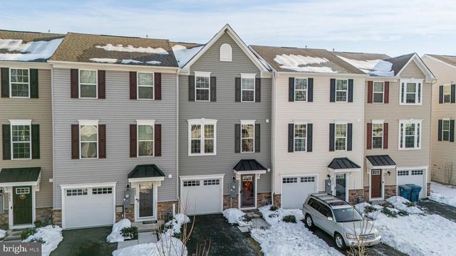 2047 RIVERS DR, Newark, DE 19702