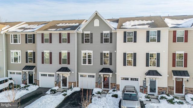 2047 RIVERS DR, Newark, DE 19702