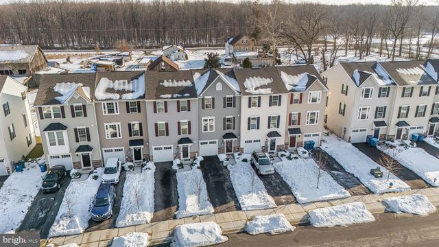 2047 RIVERS DR, Newark, DE 19702