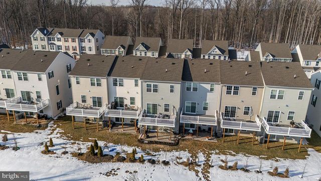 2047 RIVERS DR, Newark, DE 19702