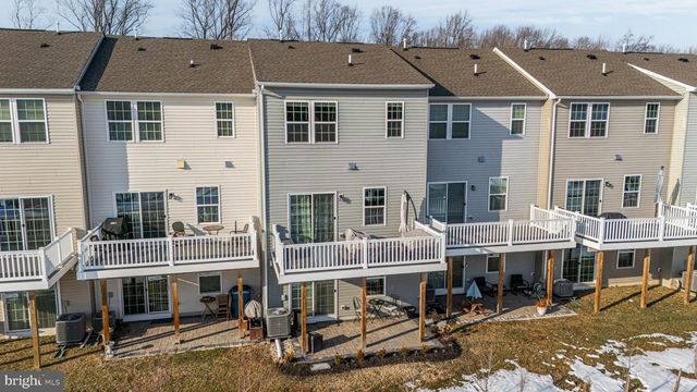 2047 RIVERS DR, Newark, DE 19702