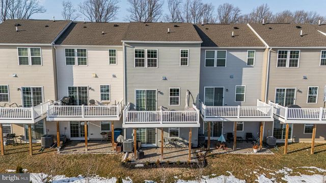 2047 RIVERS DR, Newark, DE 19702