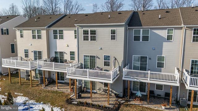 2047 RIVERS DR, Newark, DE 19702