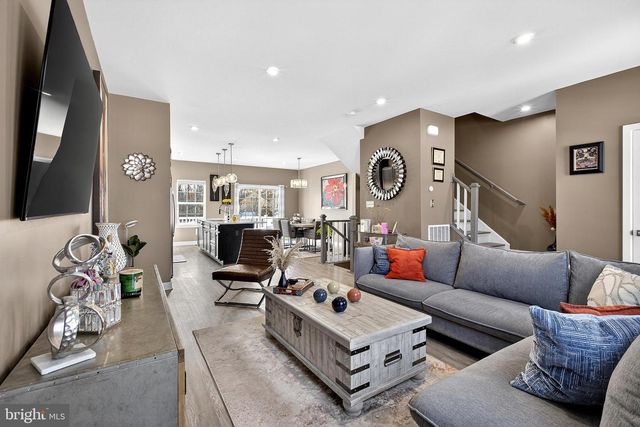 2047 RIVERS DR, Newark, DE 19702