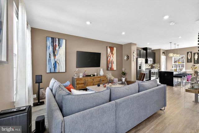 2047 RIVERS DR, Newark, DE 19702