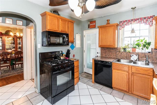 2811 Moniteau Drive, St Louis, MO 63121