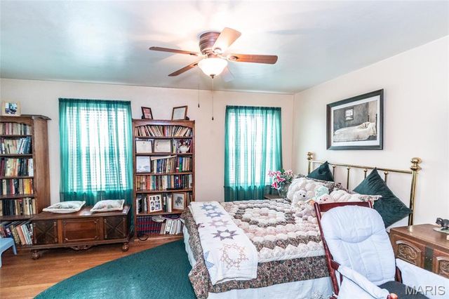 2811 Moniteau Drive, St Louis, MO 63121