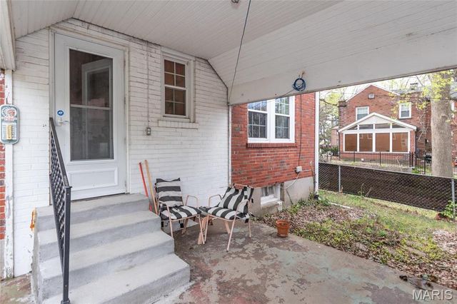 2811 Moniteau Drive, St Louis, MO 63121