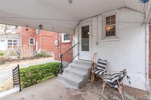 2811 Moniteau Drive, St Louis, MO 63121