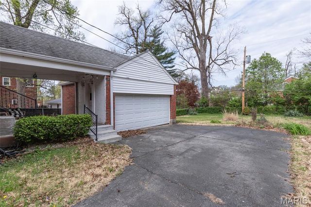 2811 Moniteau Drive, St Louis, MO 63121