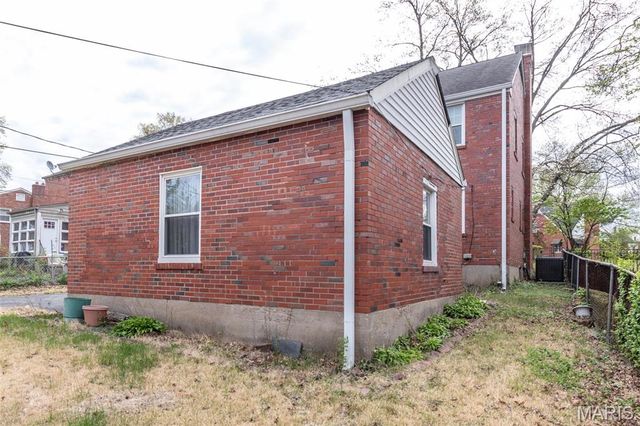 2811 Moniteau Drive, St Louis, MO 63121