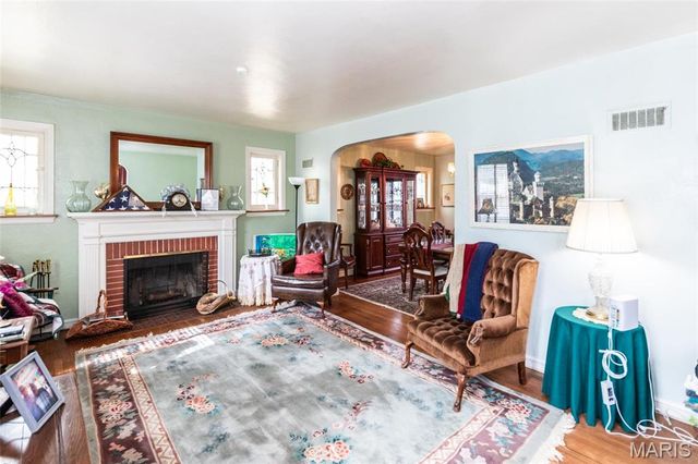 2811 Moniteau Drive, St Louis, MO 63121