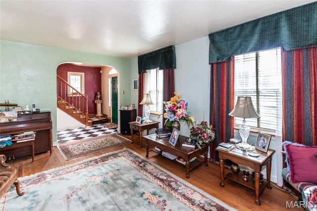 2811 Moniteau Drive, St Louis, MO 63121
