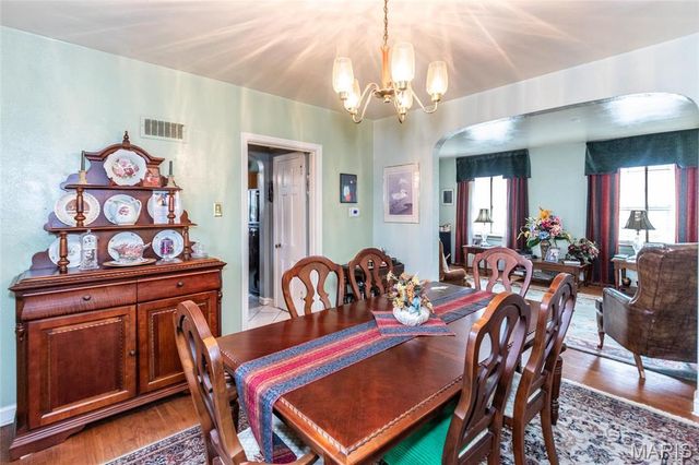 2811 Moniteau Drive, St Louis, MO 63121