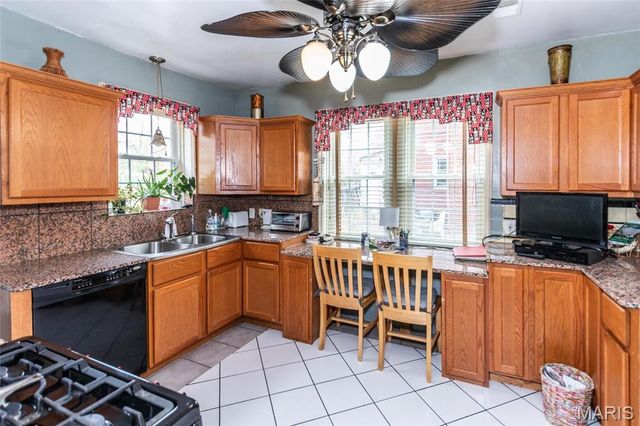 2811 Moniteau Drive, St Louis, MO 63121