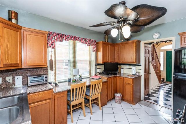 2811 Moniteau Drive, St Louis, MO 63121