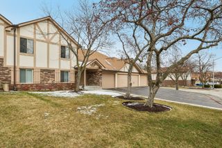 1200 Knottingham Court 2B, Schaumburg, IL 60193