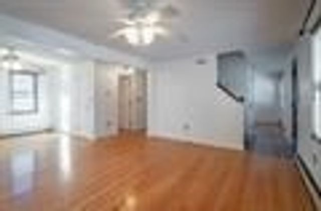 12 Morway Dr, Londonderry, NH 03053