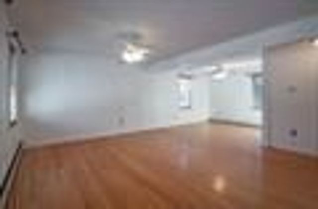 12 Morway Dr, Londonderry, NH 03053