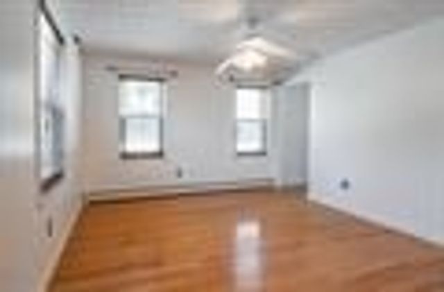 12 Morway Dr, Londonderry, NH 03053