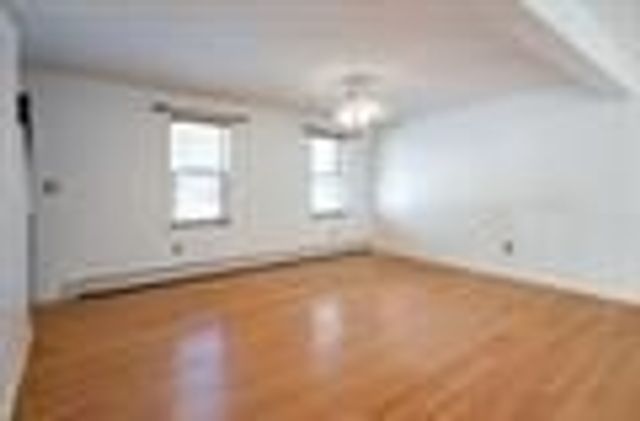 12 Morway Dr, Londonderry, NH 03053