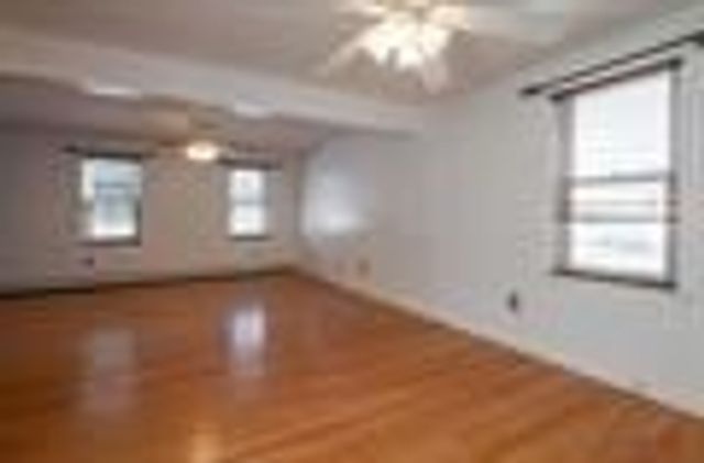 12 Morway Dr, Londonderry, NH 03053