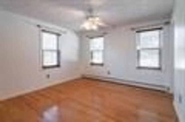 12 Morway Dr, Londonderry, NH 03053